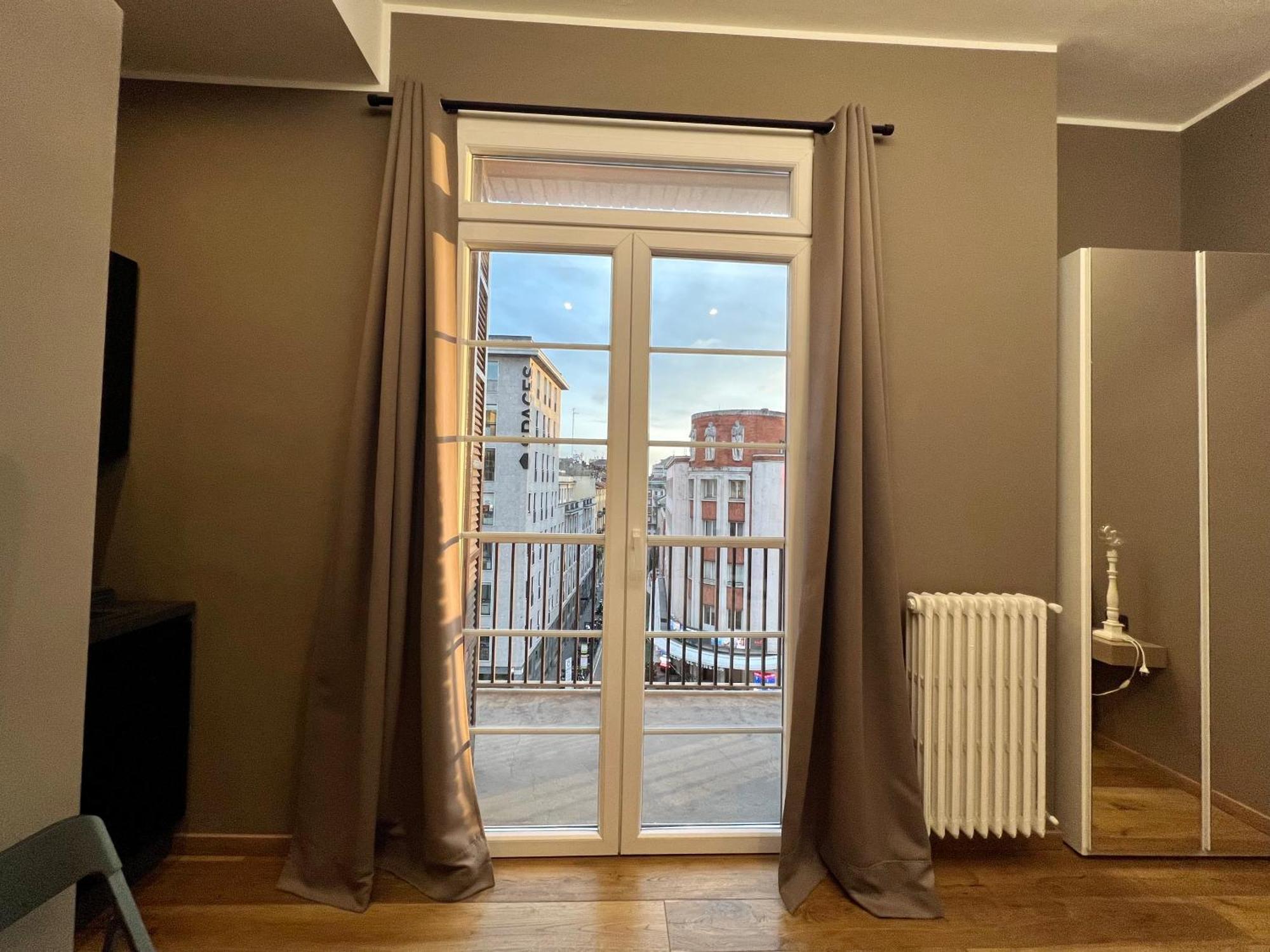 New Amazing Mono Located In Moscova District From Moscova Group * Milano